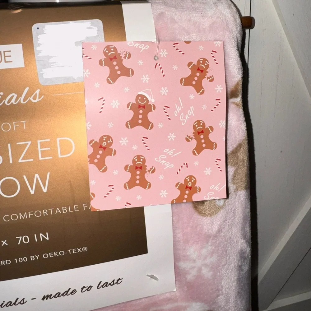 Envogue Pink Gingerbread & Candy Cane Oversized Throw
